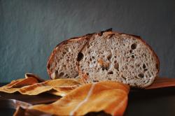 Chlieb kváskový s pečenou cibuľou 500g